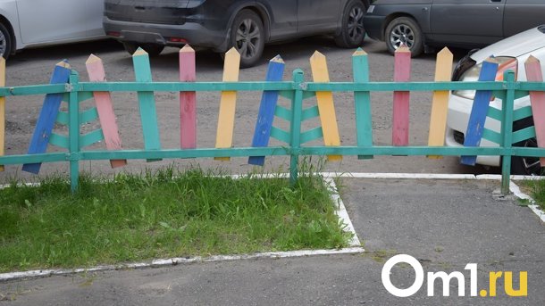 В Омске может обвалиться дорога на улице Октябрьской