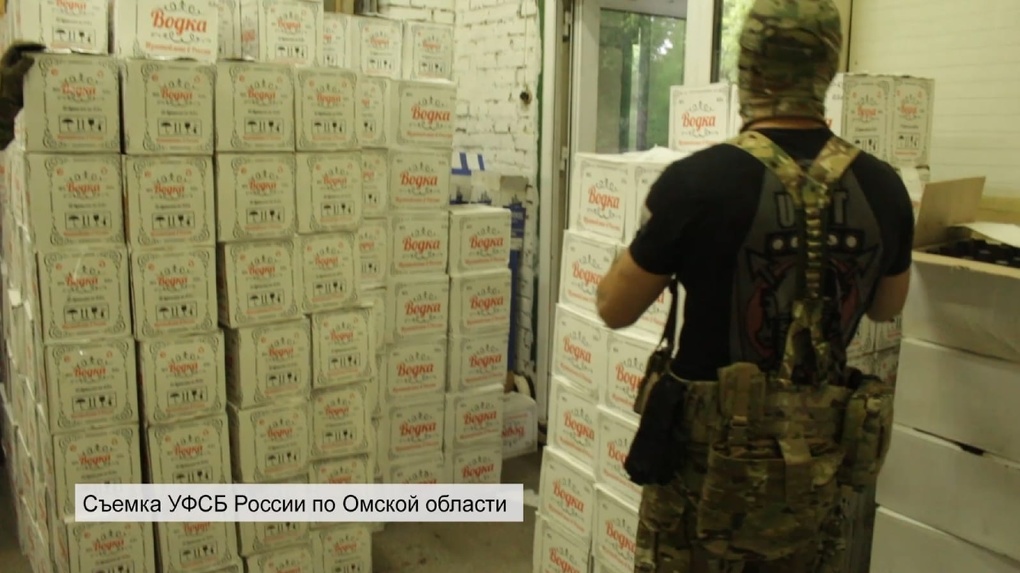 В Омске «накрыли» огромный склад нелегального алкоголя