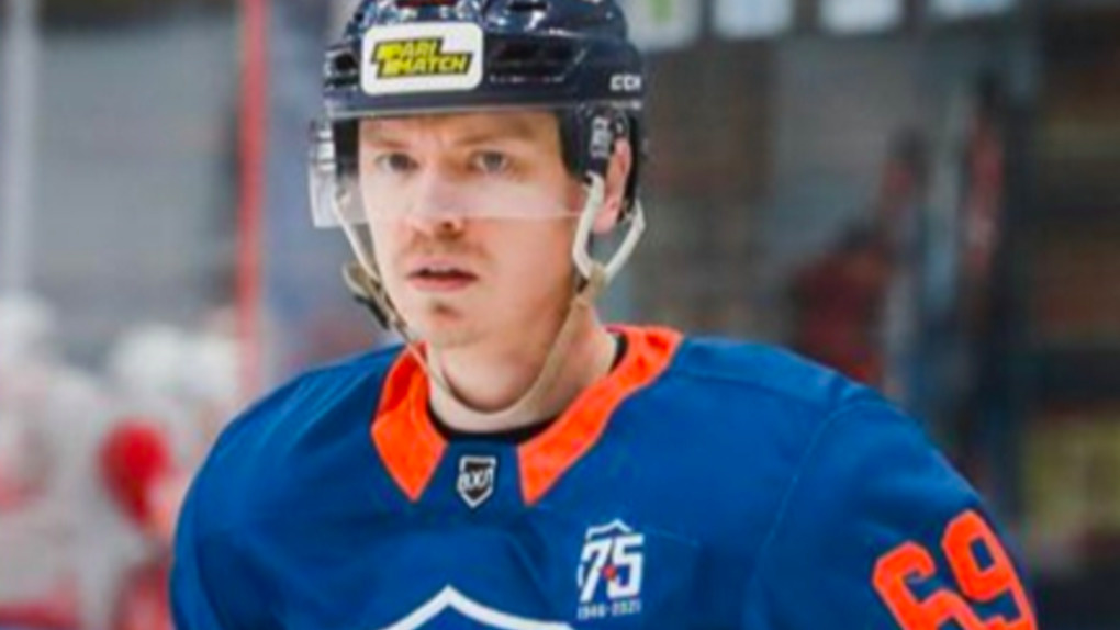В новосибирском хоккейном клубе «Сибирь» появился новый защитник из Санкт-Петербурга