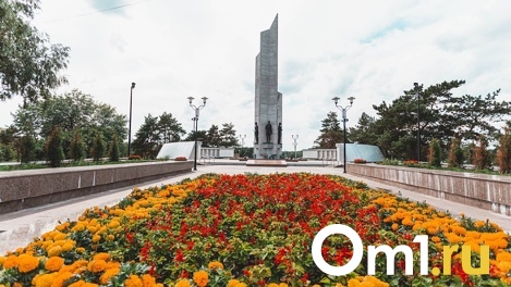 Городские озеленители к 9 Мая высадят около 45 тысяч цветов у мемориалов и памятников в Омске