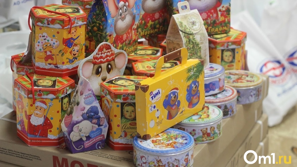 Новогодние подарки от омской мэрии получит меньше детей, чем в прошлом году