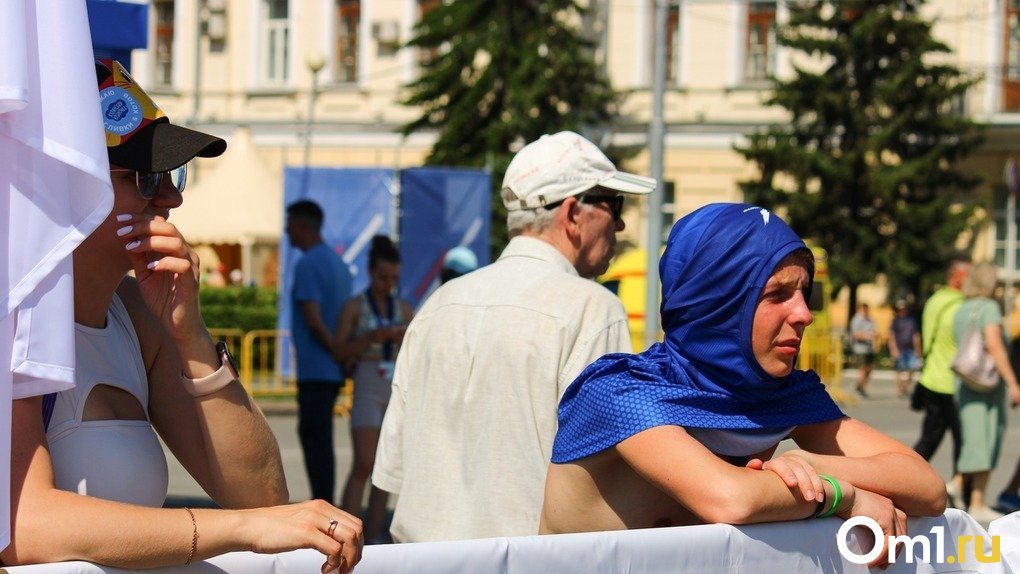 В WhatsApp жителям Новосибирска приходит рассылка с советом носить мокрый платок в жару