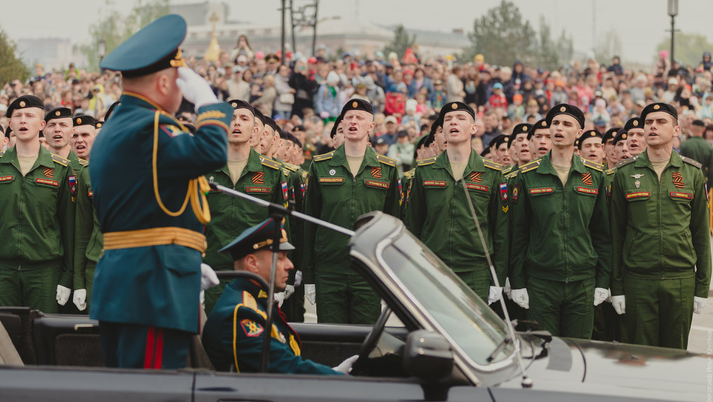 Легендарный танк и строевая песня: как прошёл парад Победы в Омске?