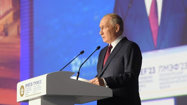 Владимир Путин выступил на пленарном заседании ПМЭФ-2023
