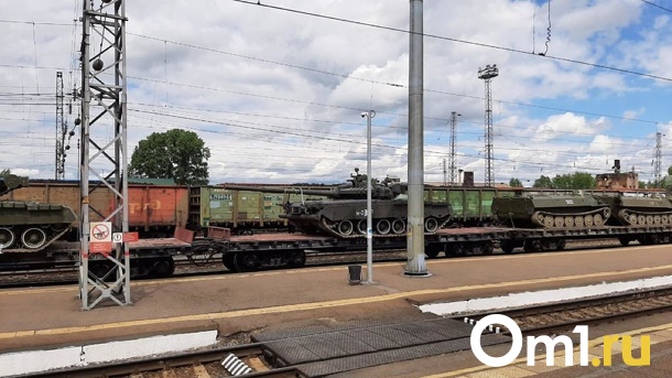 Состав с военной техникой увидел новосибирец по дороге в Мариинск. ФОТО