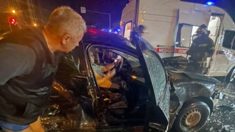 «Везли беременную в больницу»: два человека пострадали в ДТП с участием скорой помощи в Новосибирске