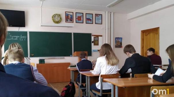 14 ученикам стало плохо после обработки школы от тараканов в Новосибирске