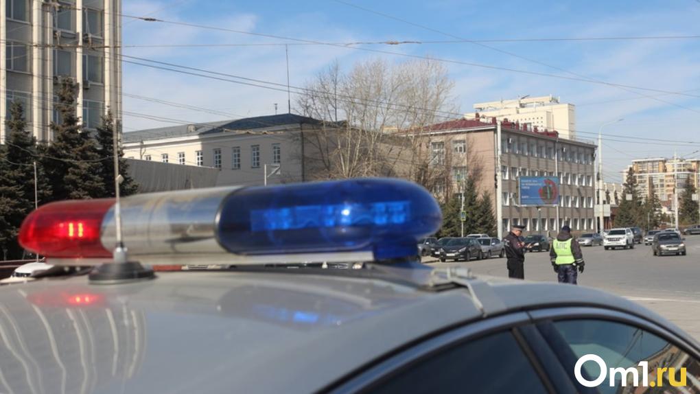Водитель автобуса сбил пенсионерку на остановке в Омске