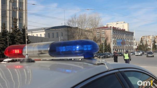 Водитель автобуса сбил пенсионерку на остановке в Омске