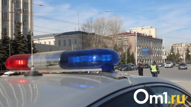 Водитель автобуса сбил пенсионерку на остановке в Омске