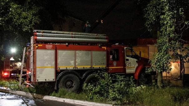 Бытовку с тремя рабочими в Омске поджёг пьяный охранник — подробности