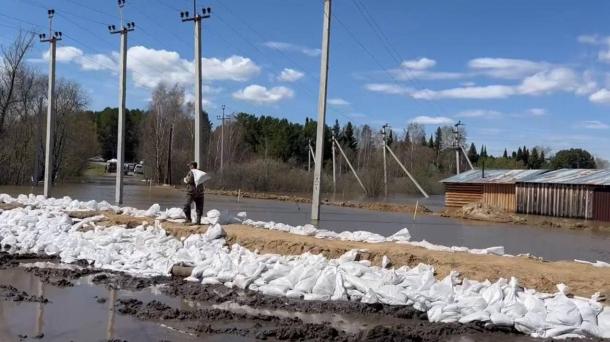 Школьники с затопленных территорий Омской области доучат программу в новом году