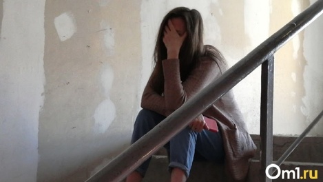 «Сожгу тебя и твоих детей!» Жертве новосибирского деда-педофила и её матери угрожают родственники