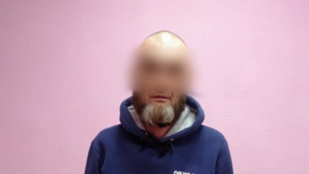 В Омске рецидивист избил незнакомца рукояткой ножа за отказ закурить