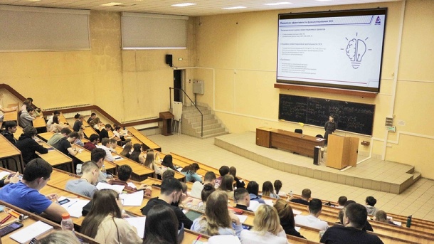 Около 1000 будущих новосибирских энергетиков прослушали курс лекций от руководителей АО «РЭС»