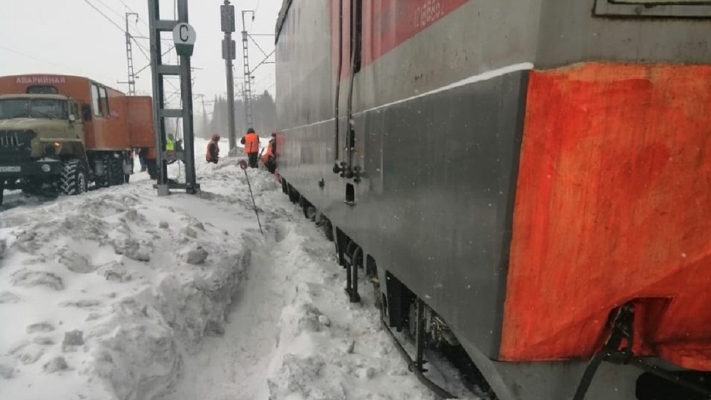 Под Новосибирском поезд сошел с рельсов: против локомотивной бригады возбуждено уголовное дело
