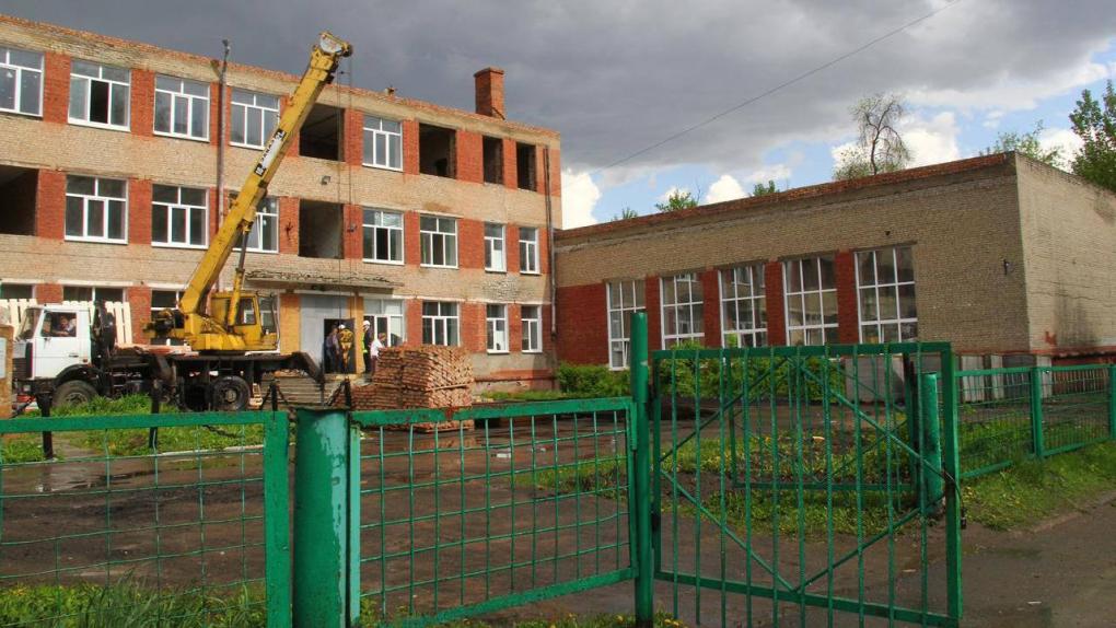 Сергей Шелест проверил, как идёт капитальный ремонт двух омских школ