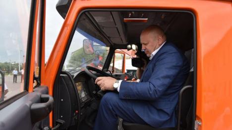 Мэр Омска Сергей Шелест сообщил о передаче нового транспорта для учреждений культуры