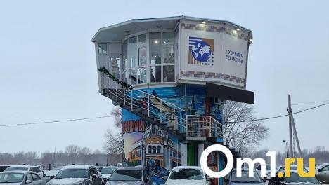 Башня в центре Омска стала сувенирным магазином