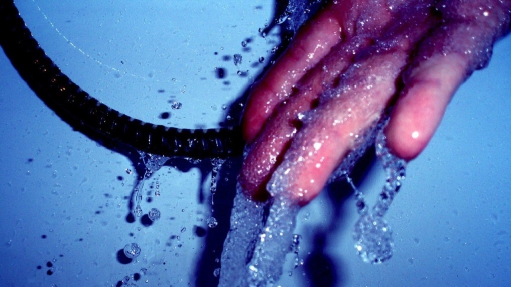 Запасаемся вёдрами: в омских Нефтяниках отключат холодную воду — СПИСОК ДОМОВ