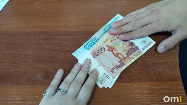 У жительницы Новосибирска списали 2400 рублей за короткую поездку в такси