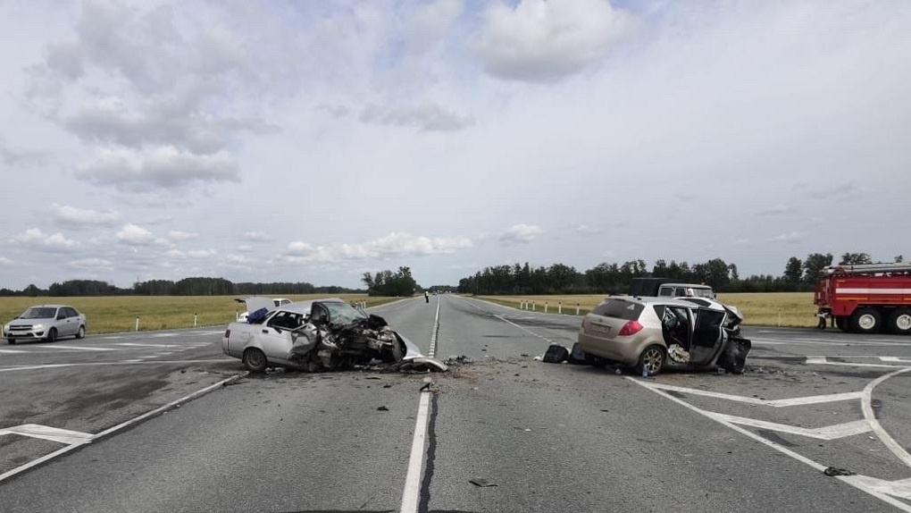 Два человека погибли в жутком ДТП на трассе между Омском и Новосибирском