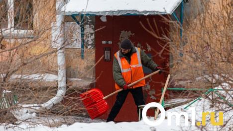 Омским дворникам увеличили зарплаты