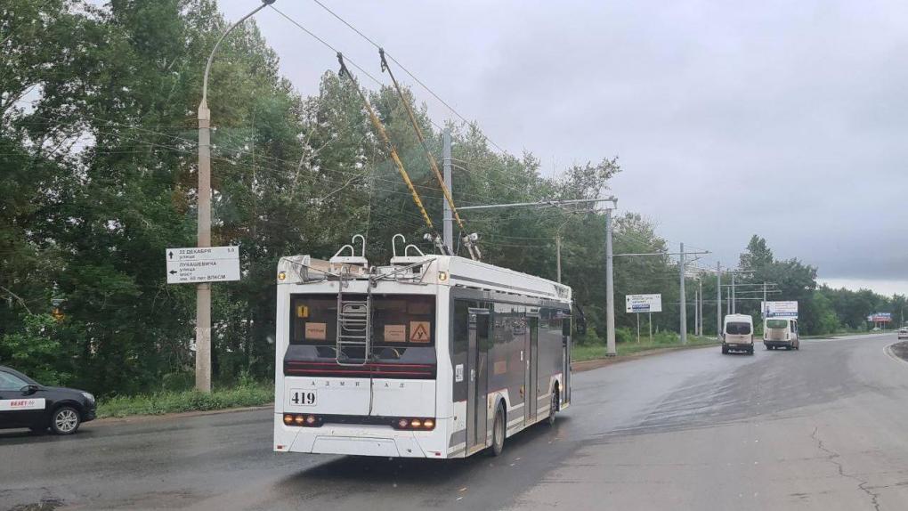 По Волгоградской в Омске проехал первый троллейбус
