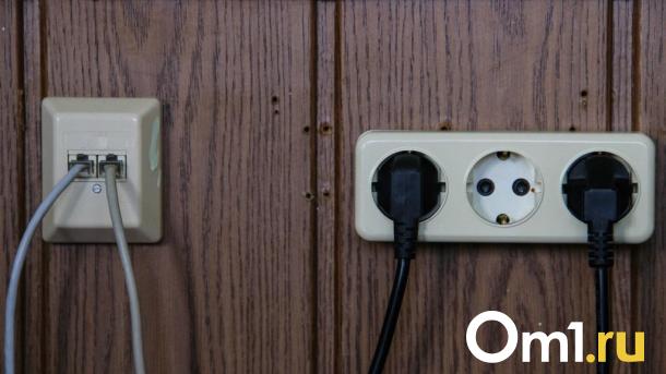 Омичам напомнили, куда звонить при отключении электричества из-за непогоды