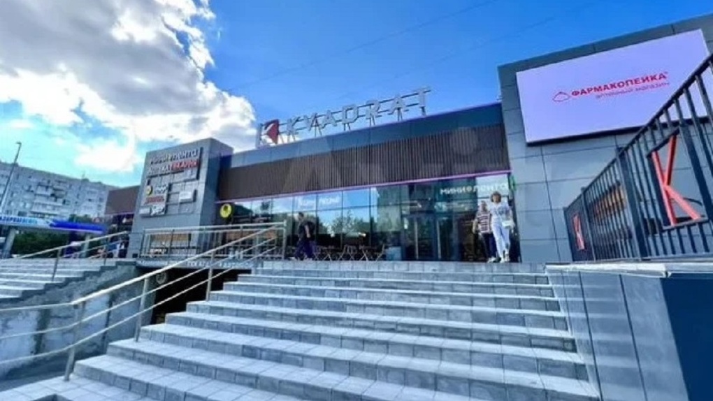 Торговый центр «Квадрат» с «Лентой» и «Фармакопейкой» продают за 130 млн рублей в Новосибирске