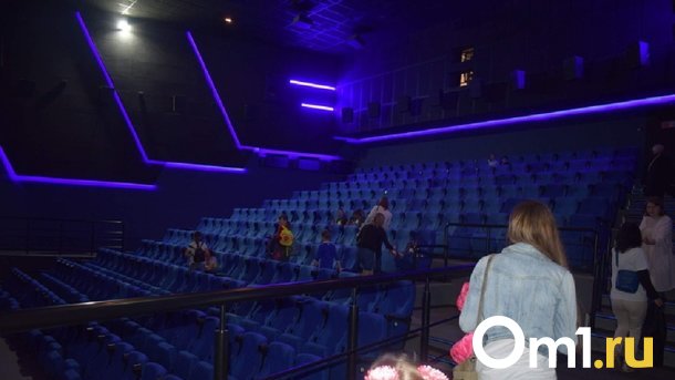 Омич хотел пойти в несуществующий кинотеатр и потерял почти 40 тысяч рублей