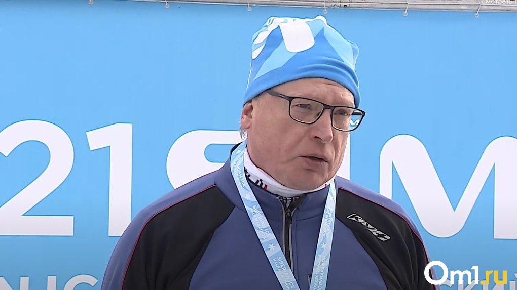 «Сибиряки - самые спортивные». Бурков пробежал 3 километра на Рождественском полумарафоне в Омске