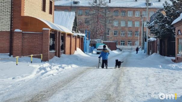 В Омске неизвестный мужчина на глазах у прохожих пытался украсть трёхлетнего ребёнка