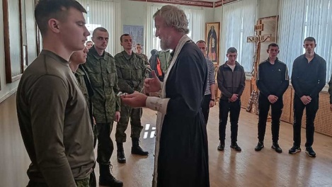 66 мобилизованных крестили в храме при Новосибирском высшем военном командном училище