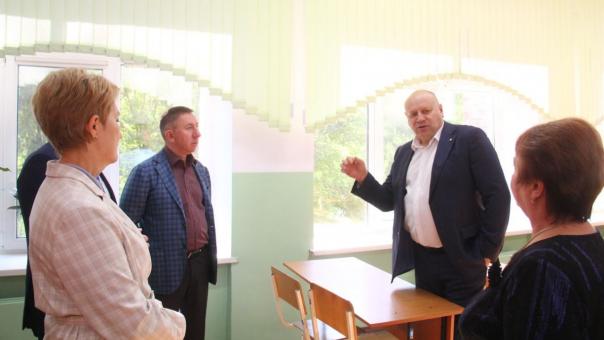 Мэр продолжает посещать школы, вошедшие в проект «Меценатство»