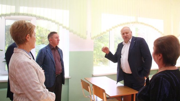Мэр продолжает посещать школы, вошедшие в проект «Меценатство»