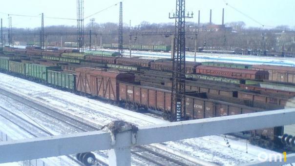Утечка смертельно опасной соляной кислоты произошла на железнодорожной станции в Новосибирске