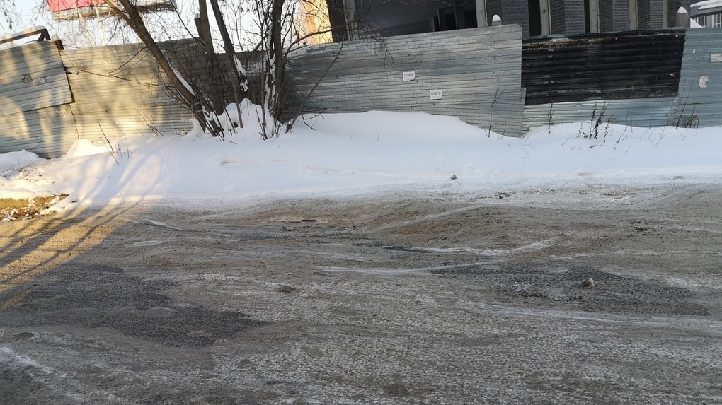 Невозможно попасть домой: новосибирцы раскритиковали качество уборки снега