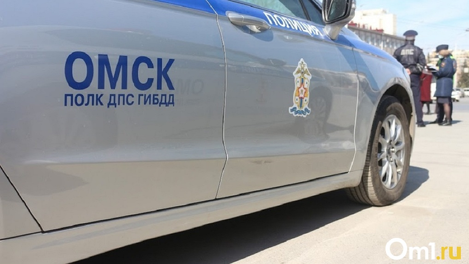 Задыхался на руках. Омские полицейские оперативно доставили ребёнка в больницу. ВИДЕО