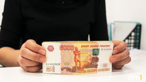 Омским таксистам предлагают зарплату в 110 тысяч рублей