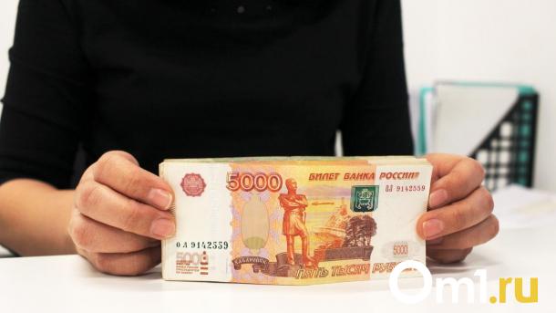 Омским таксистам предлагают зарплату в 110 тысяч рублей