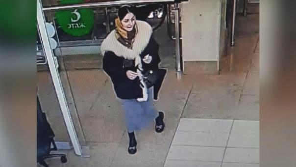 Полиция разыскивает омичку в косынке и её приятеля