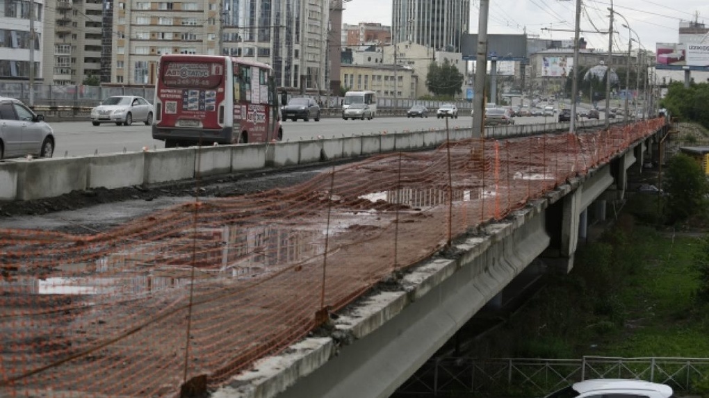 Подсветка украсит мост на Октябрьской магистрали в Новосибирске