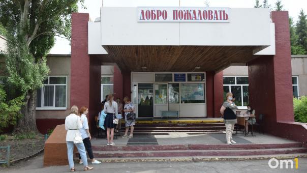 «Учитель не имеет права писать с ошибками»: омичка возмутилась работой учителя