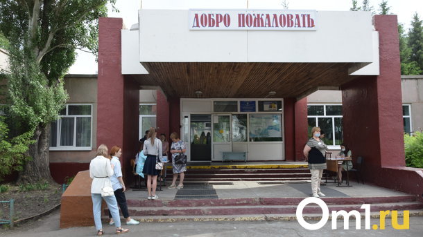 «Учитель не имеет права писать с ошибками»: омичка возмутилась работой учителя