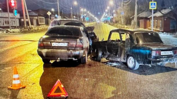 Четверо сбежали. Появилось видео с места серьёзной аварии в центре Омска