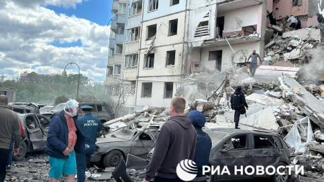 В Белгороде обрушился подъезд 10-этажного дома после обстрела со стороны Украины