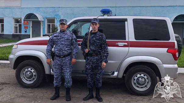 Росгвардейцы спасли девушек от стаи агрессивных собак в Новосибирской области