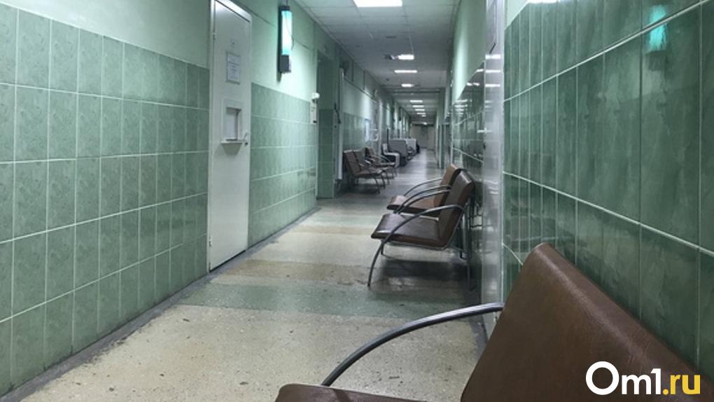 Омского врача, находившегося на дежурстве в странном состоянии, отстранили