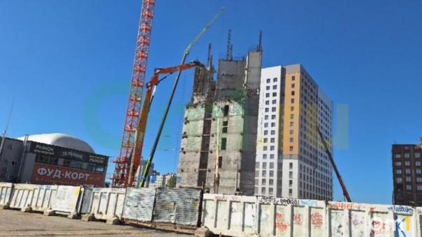 В Омске начали снос долгостроя на улице 70 лет Октября